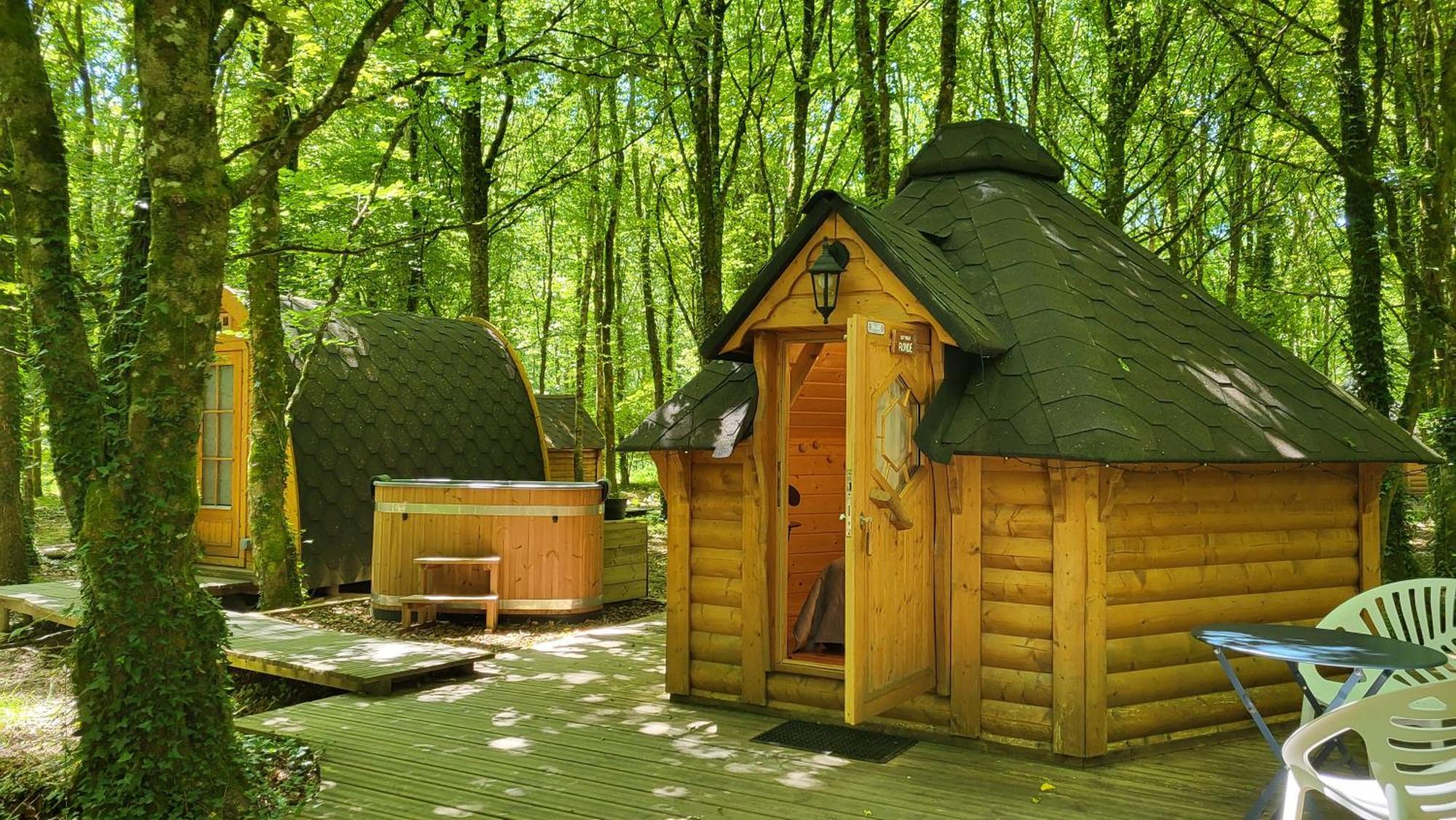 Le Domaine Insolite De Broceliande Paimpont Bagian luar foto